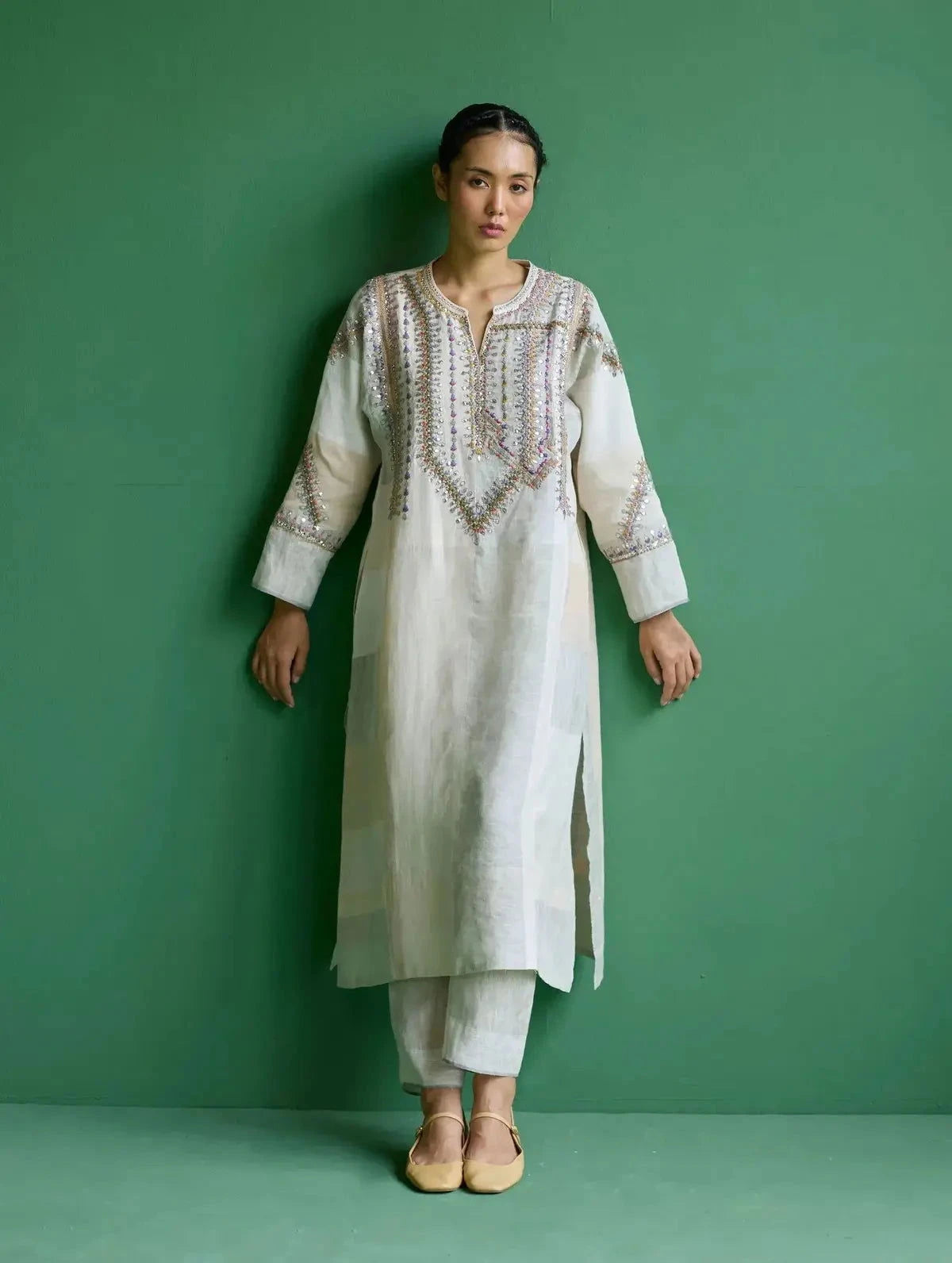 Ivory Rida Hand Embroidered Kurta Set - Pallodstore