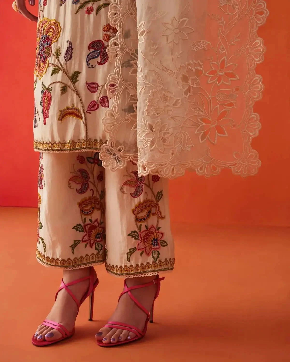 Ivory Threadwork Embroidered Kurta With Pants - Pallodstore