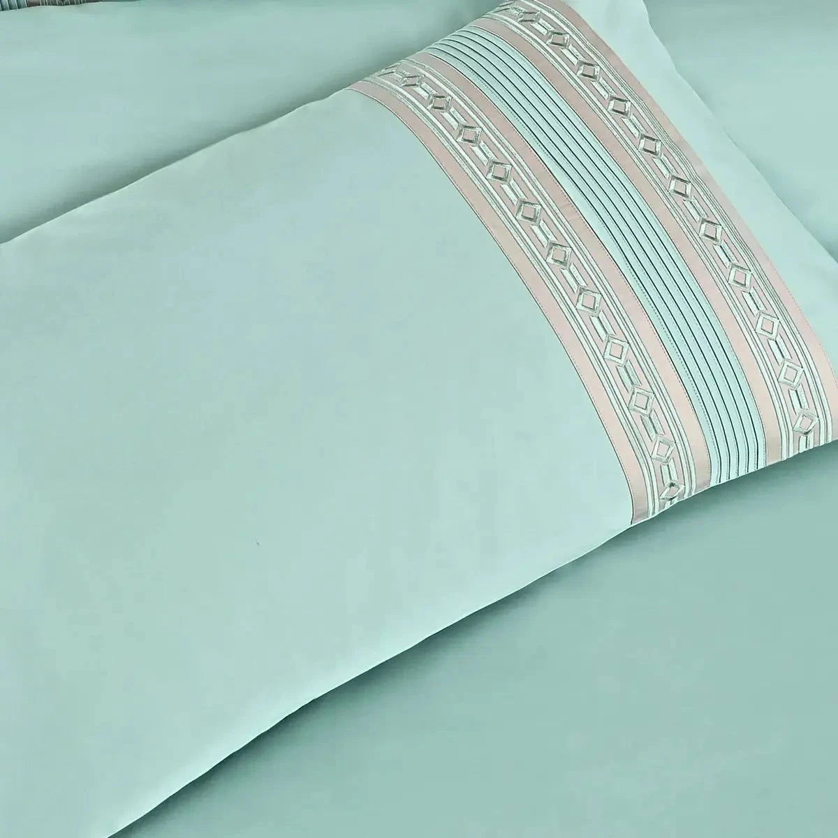 Luxe Premium Mint Green Color Embroidered Bedding Set - Pallodstore