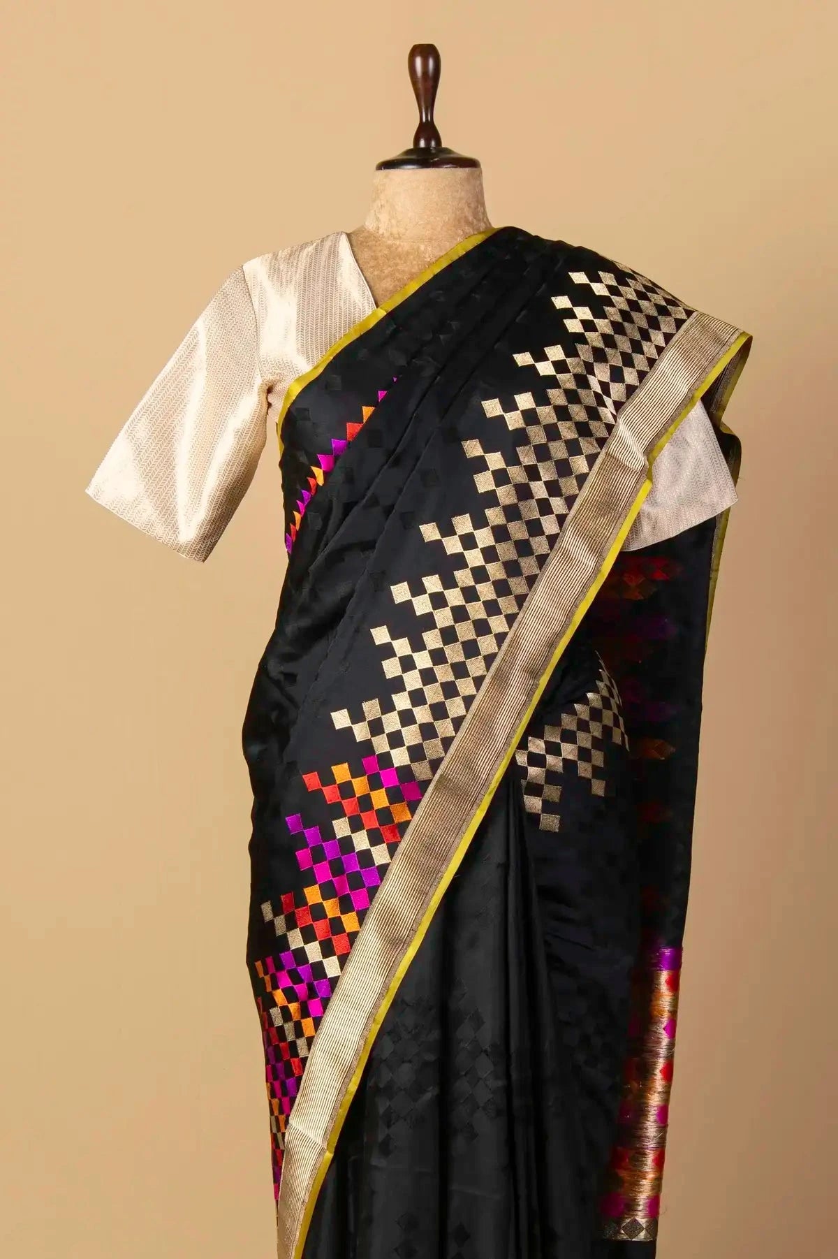 Black Tanchoi Banarasi Saree - Pallodstore
