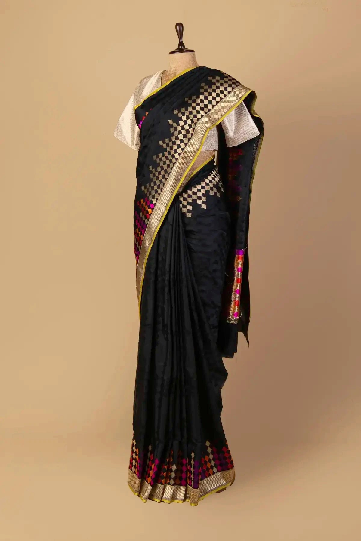 Black Tanchoi Banarasi Saree - Pallodstore