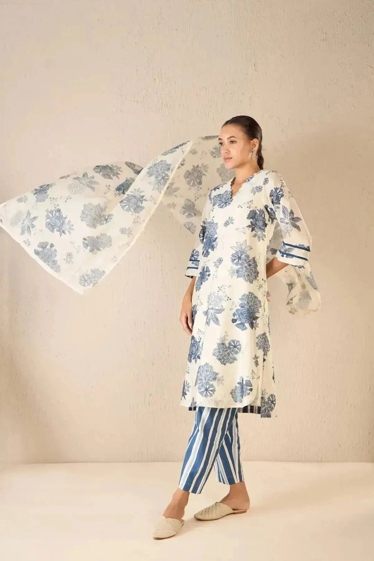 Blue Floral Chanderi Scallop Kurta Set - Pallodstore