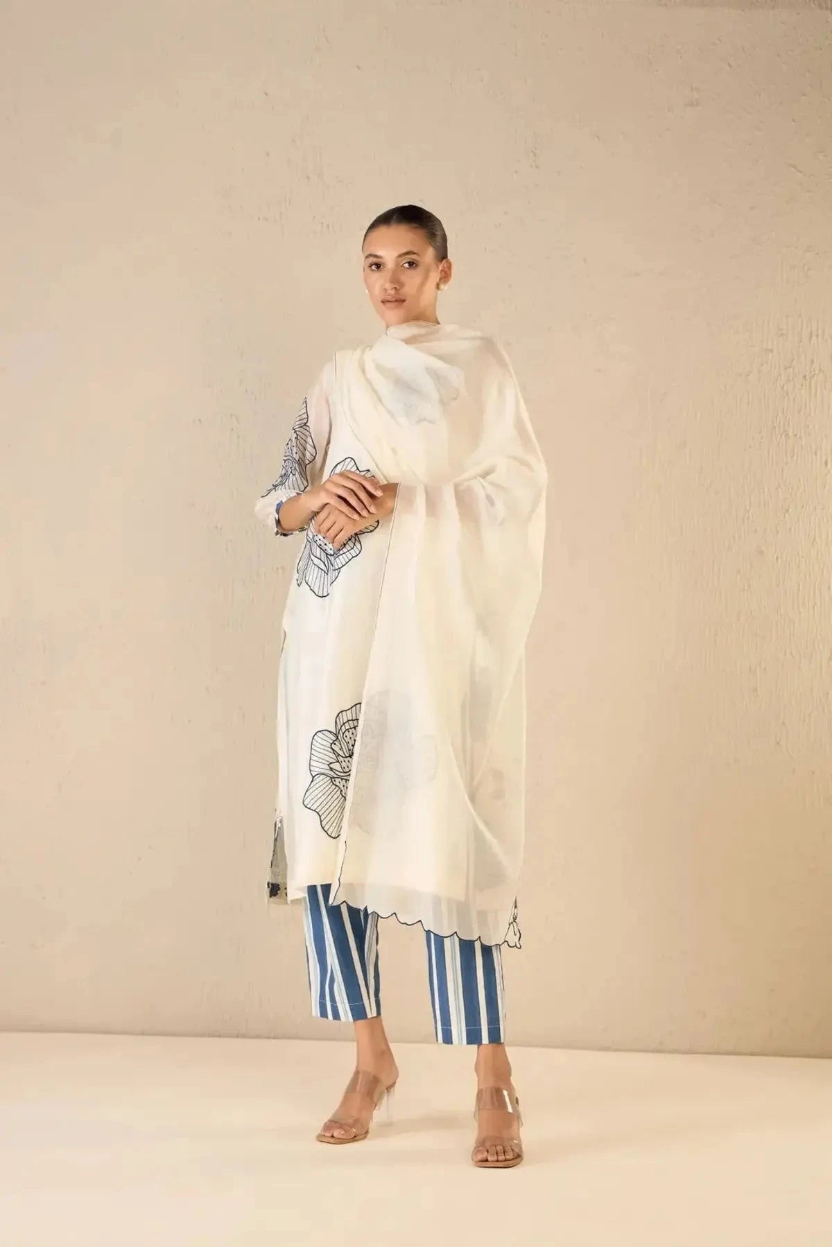 Blue three Bold Rose Embroidered Kurta Set - Pallodstore