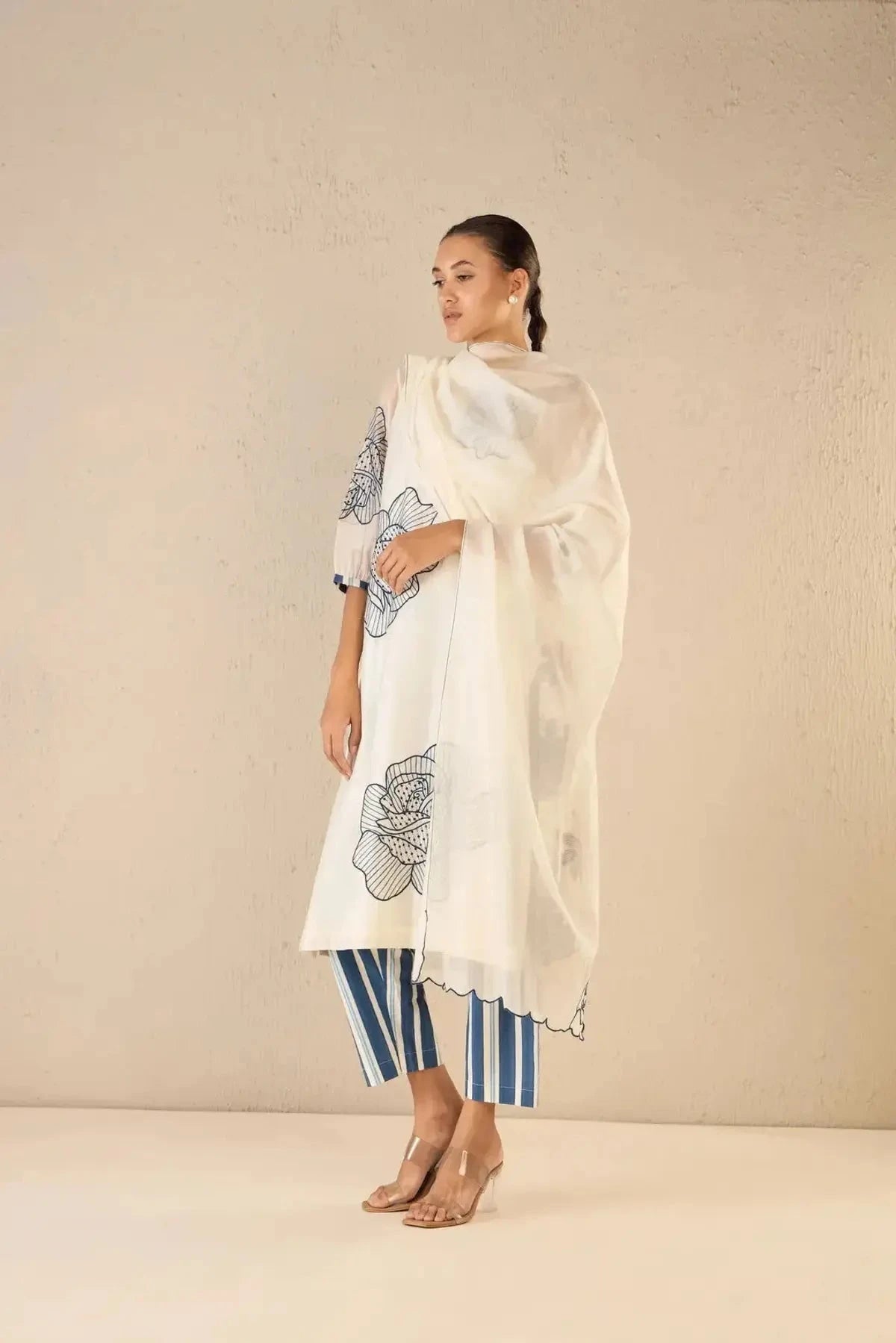 Blue three Bold Rose Embroidered Kurta Set - Pallodstore