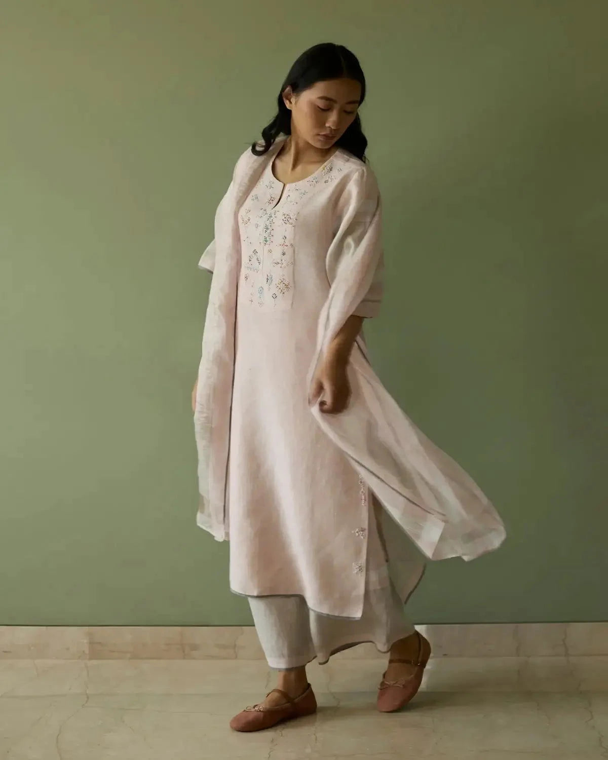 Blush Vira Hand-Embroidered Linen Kurta Set - Pallodstore