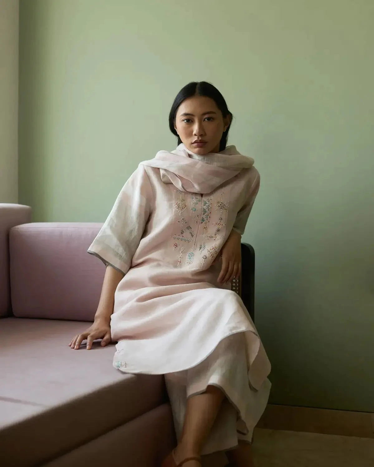 Blush Vira Hand-Embroidered Linen Kurta Set - Pallodstore
