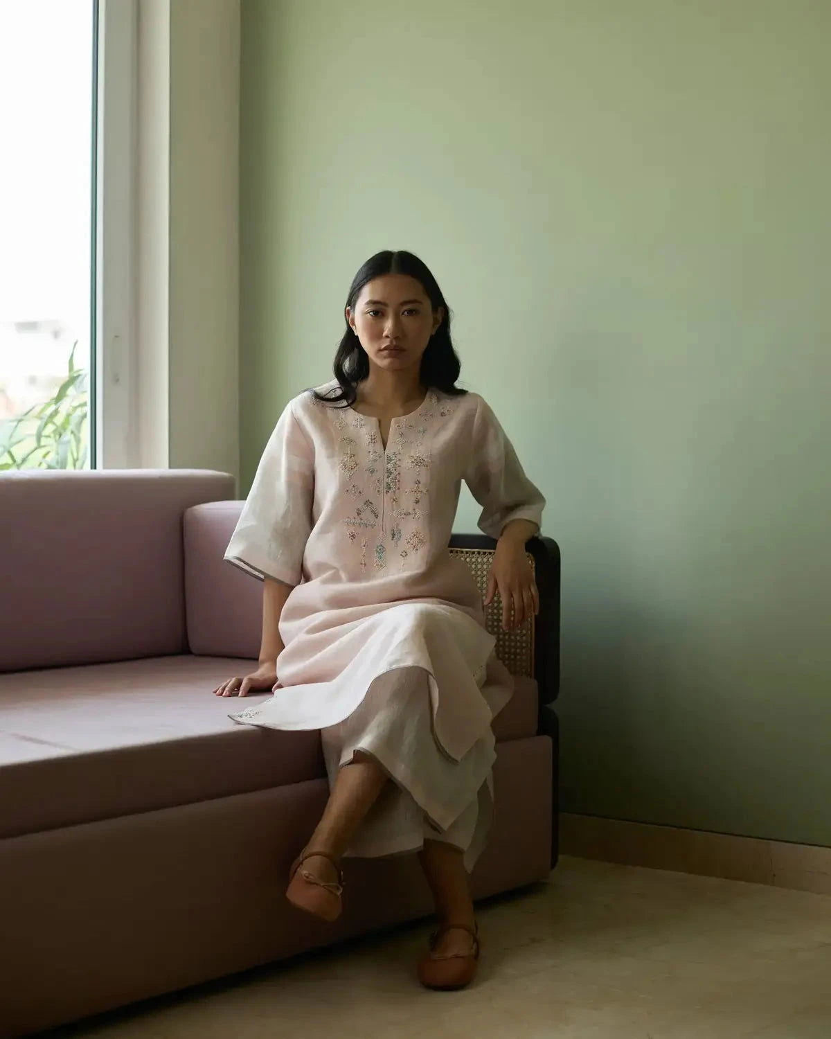 Blush Vira Hand-Embroidered Linen Kurta Set - Pallodstore