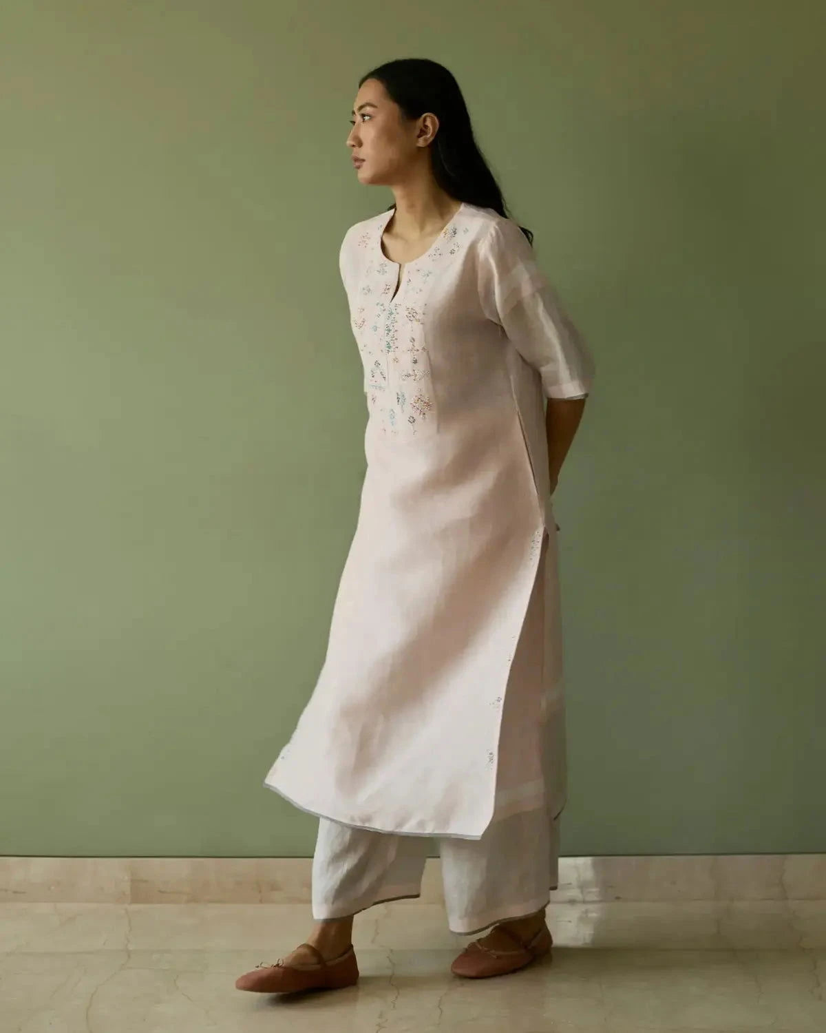 Blush Vira Hand-Embroidered Linen Kurta Set - Pallodstore