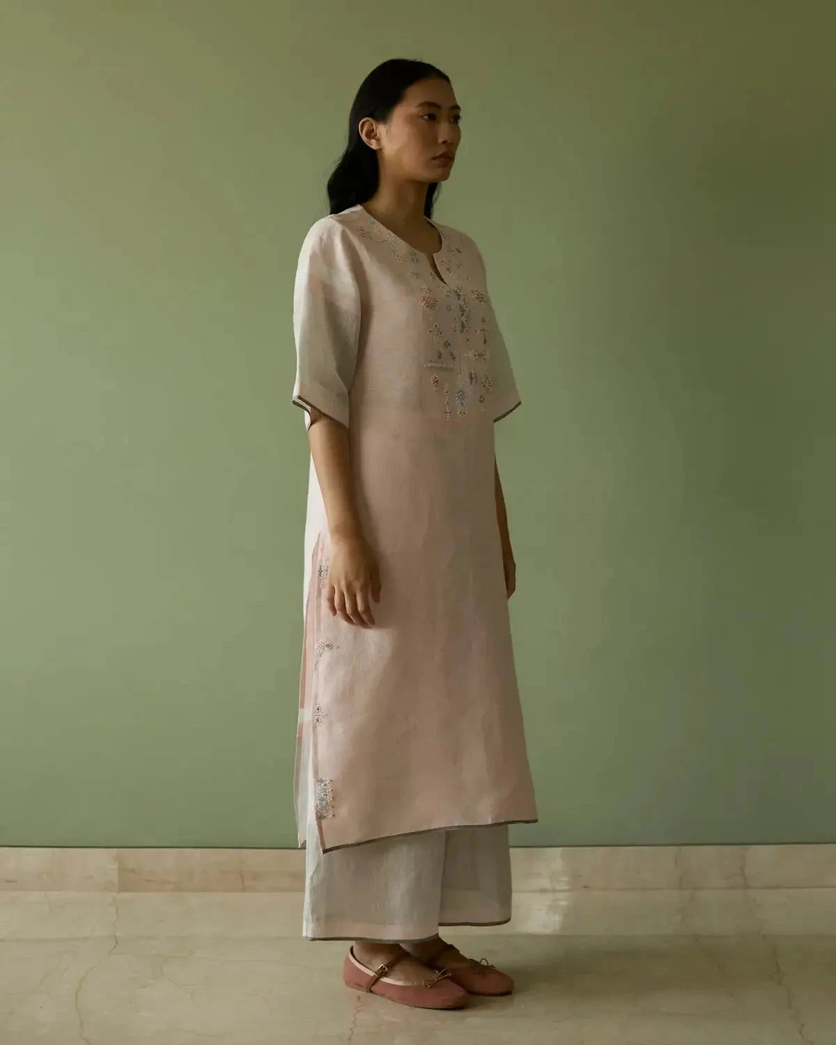 Blush Vira Hand-Embroidered Linen Kurta Set - Pallodstore