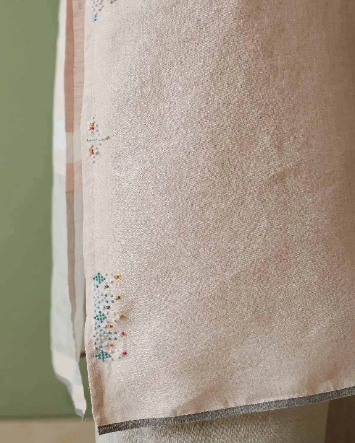 Blush Vira Hand-Embroidered Linen Kurta Set - Pallodstore
