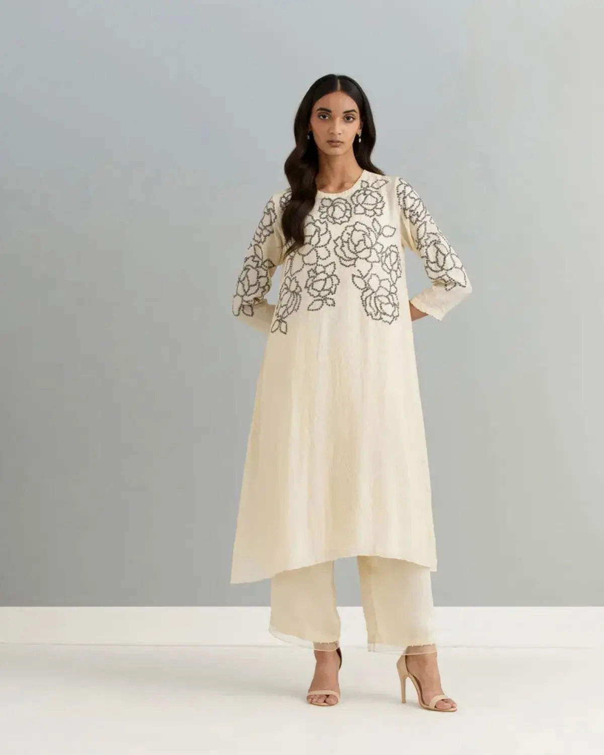 Crushed Ivory Silk Kurta Set With Floral Hand Embroidery - Pallodstore