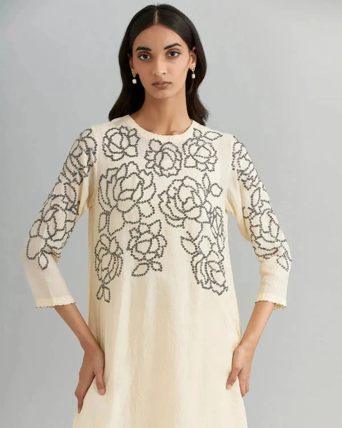 Crushed Ivory Silk Kurta Set With Floral Hand Embroidery - Pallodstore