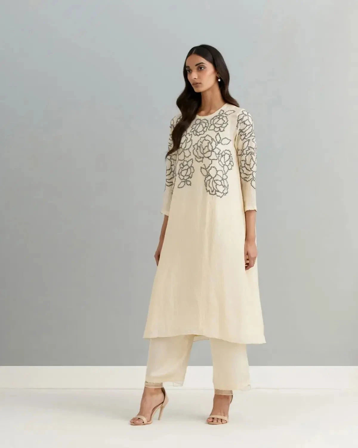 Crushed Ivory Silk Kurta Set With Floral Hand Embroidery - Pallodstore