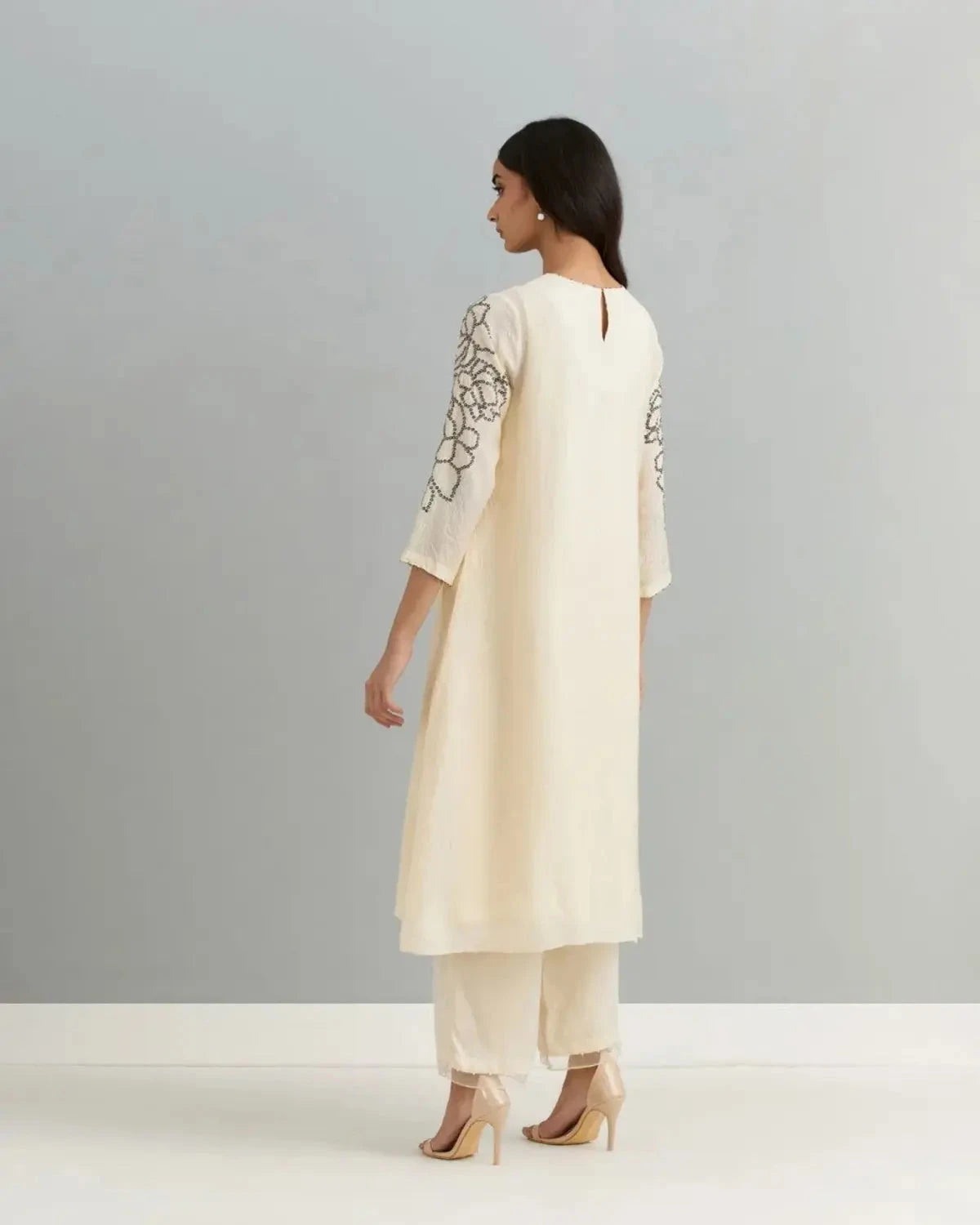 Crushed Ivory Silk Kurta Set With Floral Hand Embroidery - Pallodstore