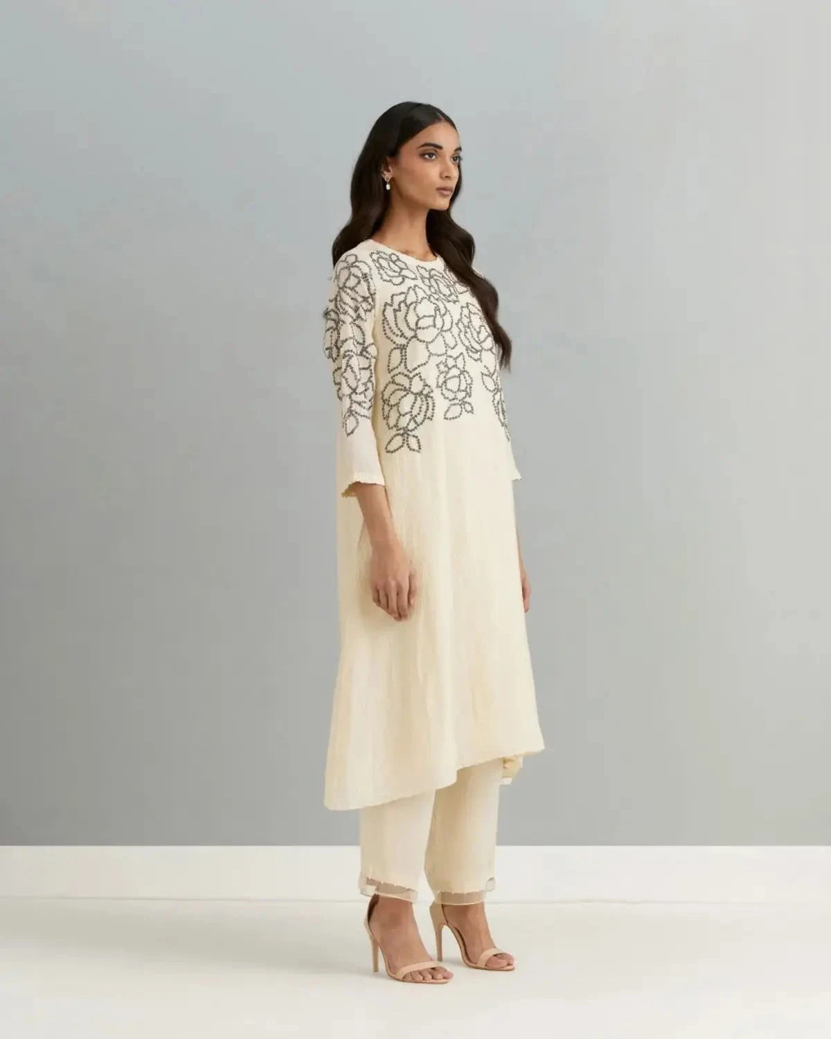 Crushed Ivory Silk Kurta Set With Floral Hand Embroidery - Pallodstore