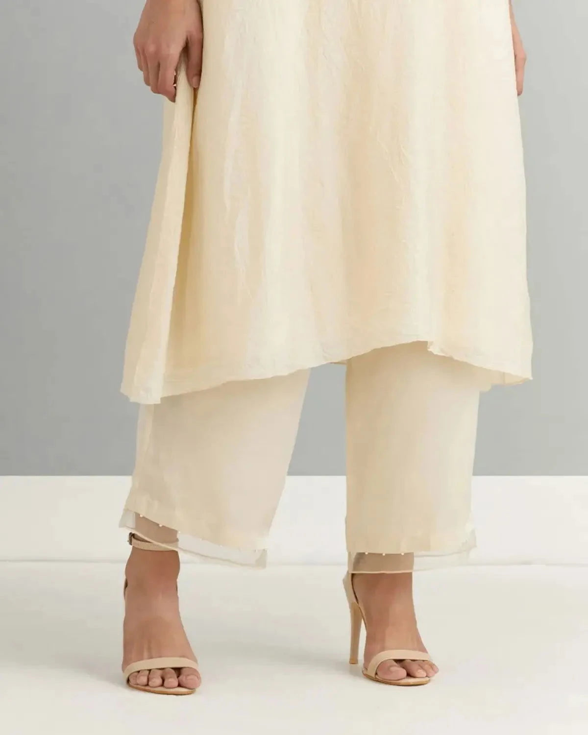 Crushed Ivory Silk Kurta Set With Floral Hand Embroidery - Pallodstore