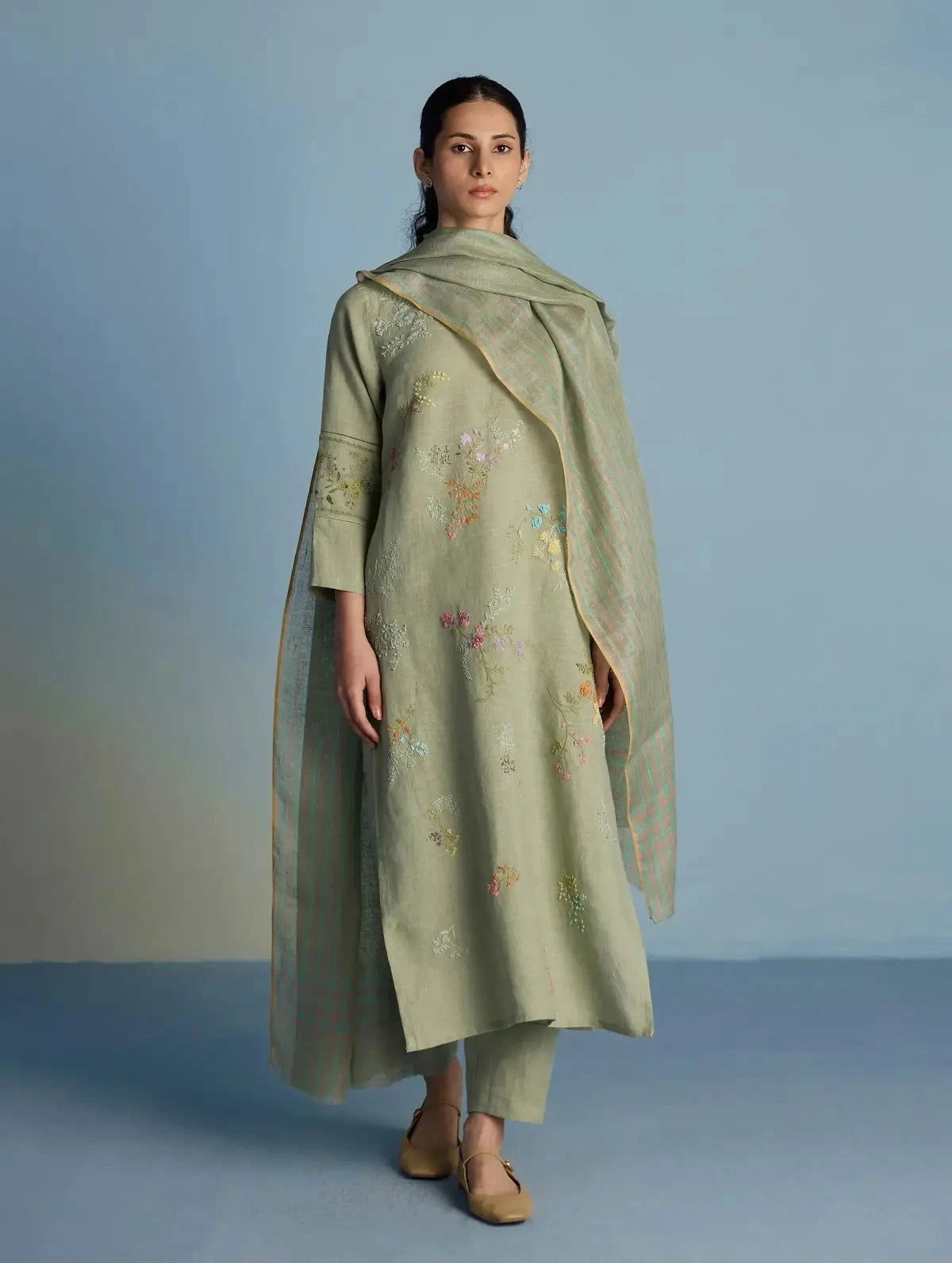 Emra Hand-Embroidered Linen Kurta Set - Pallodstore