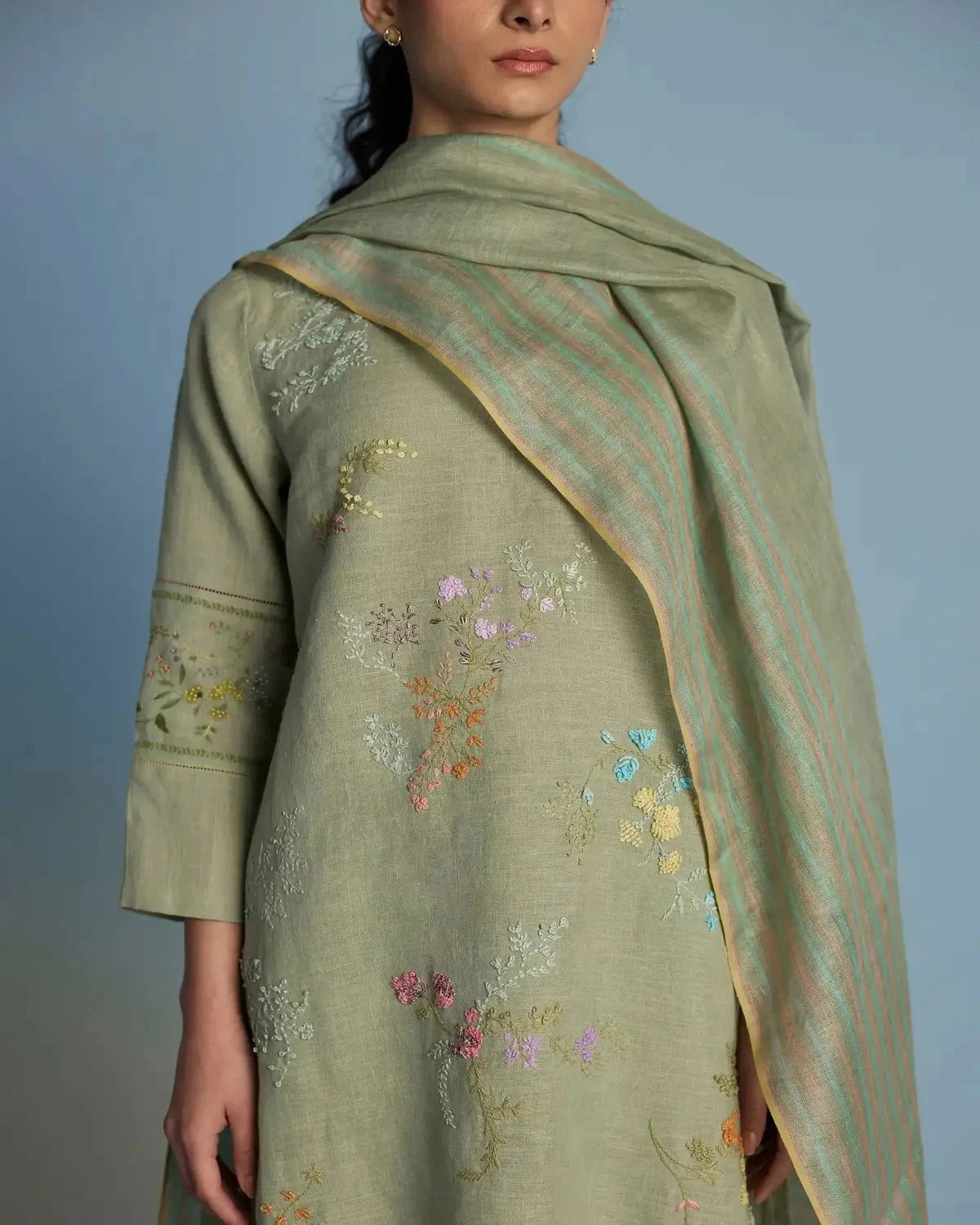 Emra Hand-Embroidered Linen Kurta Set - Pallodstore