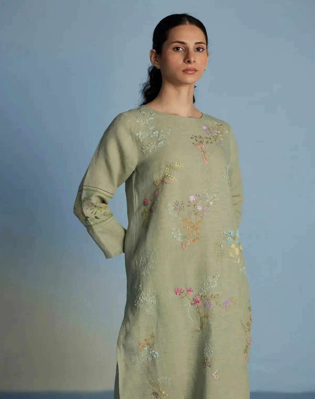 Emra Hand-Embroidered Linen Kurta Set - Pallodstore