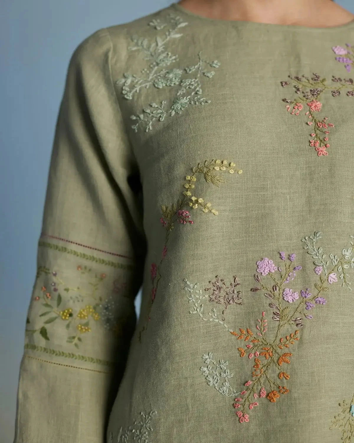 Emra Hand-Embroidered Linen Kurta Set - Pallodstore