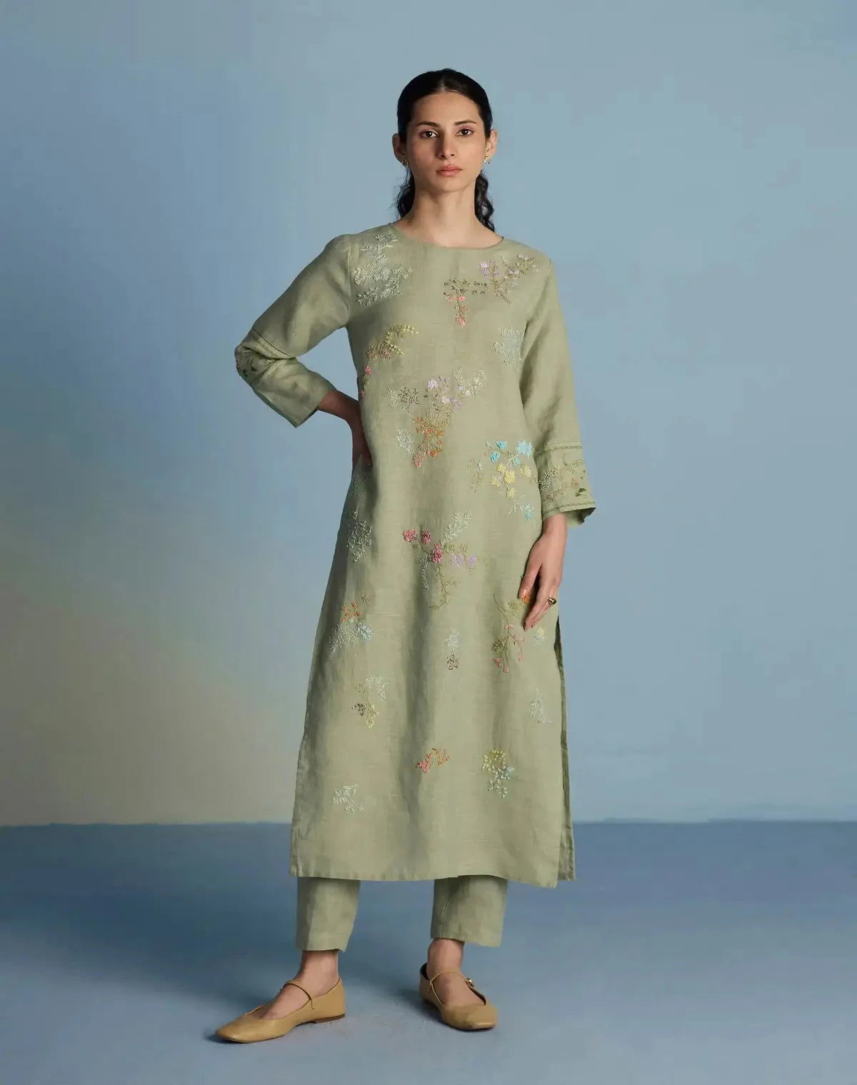 Emra Hand-Embroidered Linen Kurta Set - Pallodstore