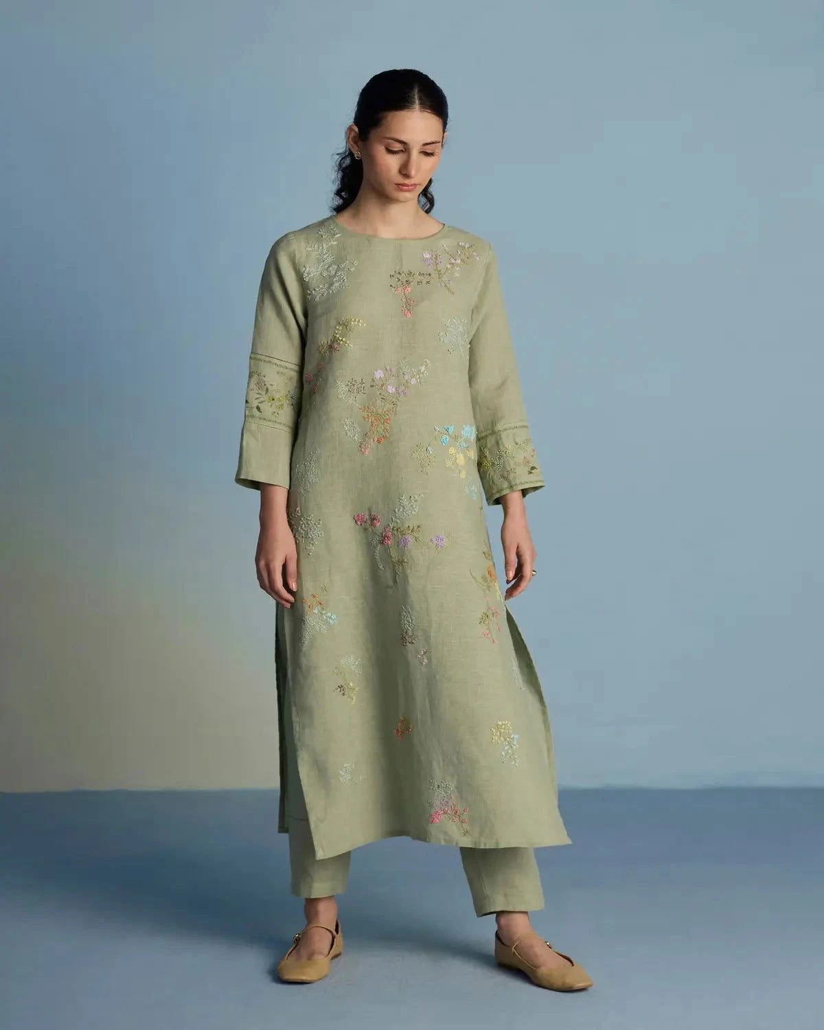 Emra Hand-Embroidered Linen Kurta Set - Pallodstore