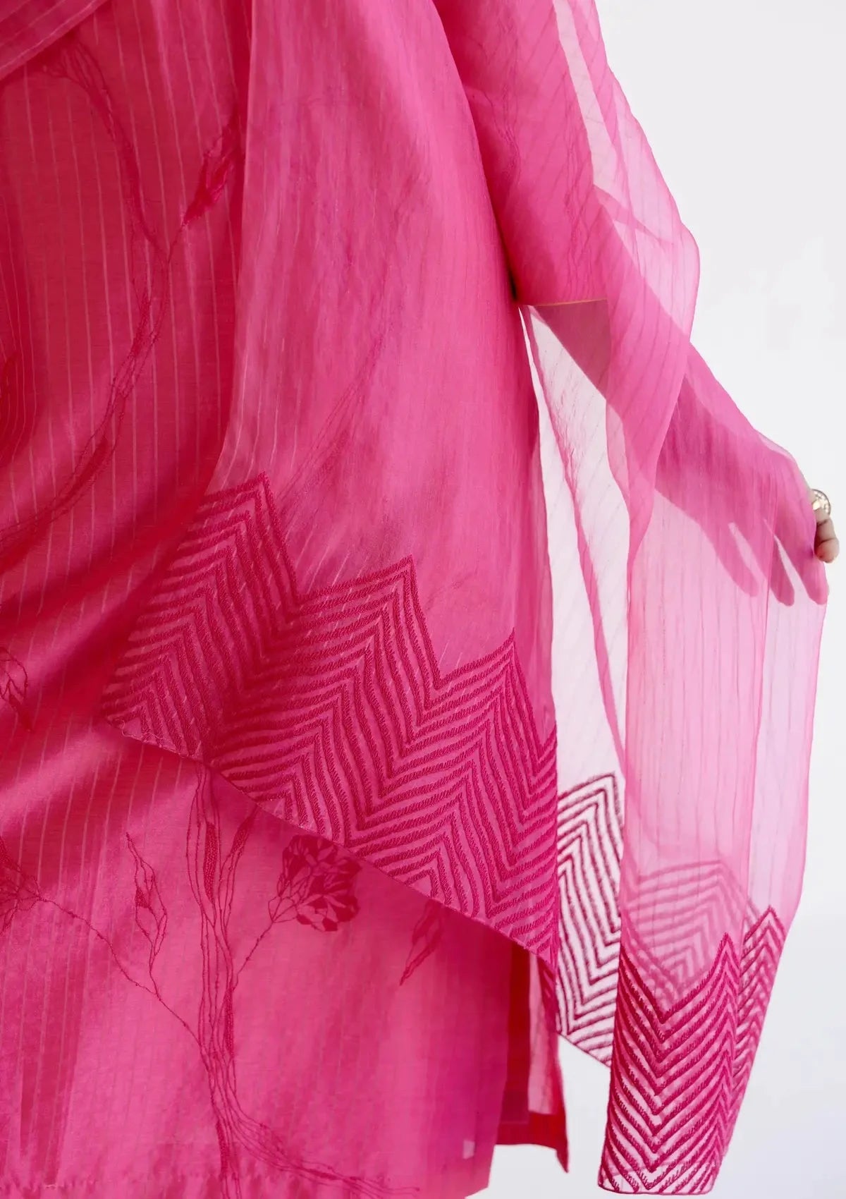 Fuchsia Pink Chanderi Kurta Set with Resham Embroidery - Pallodstore
