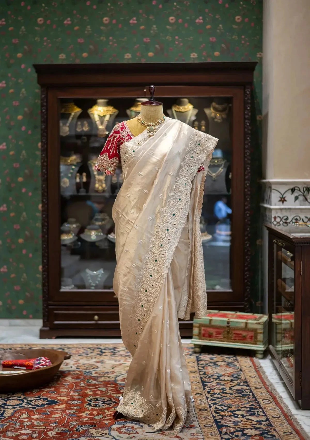 Ivory Embroidery Saree - Pallodstore