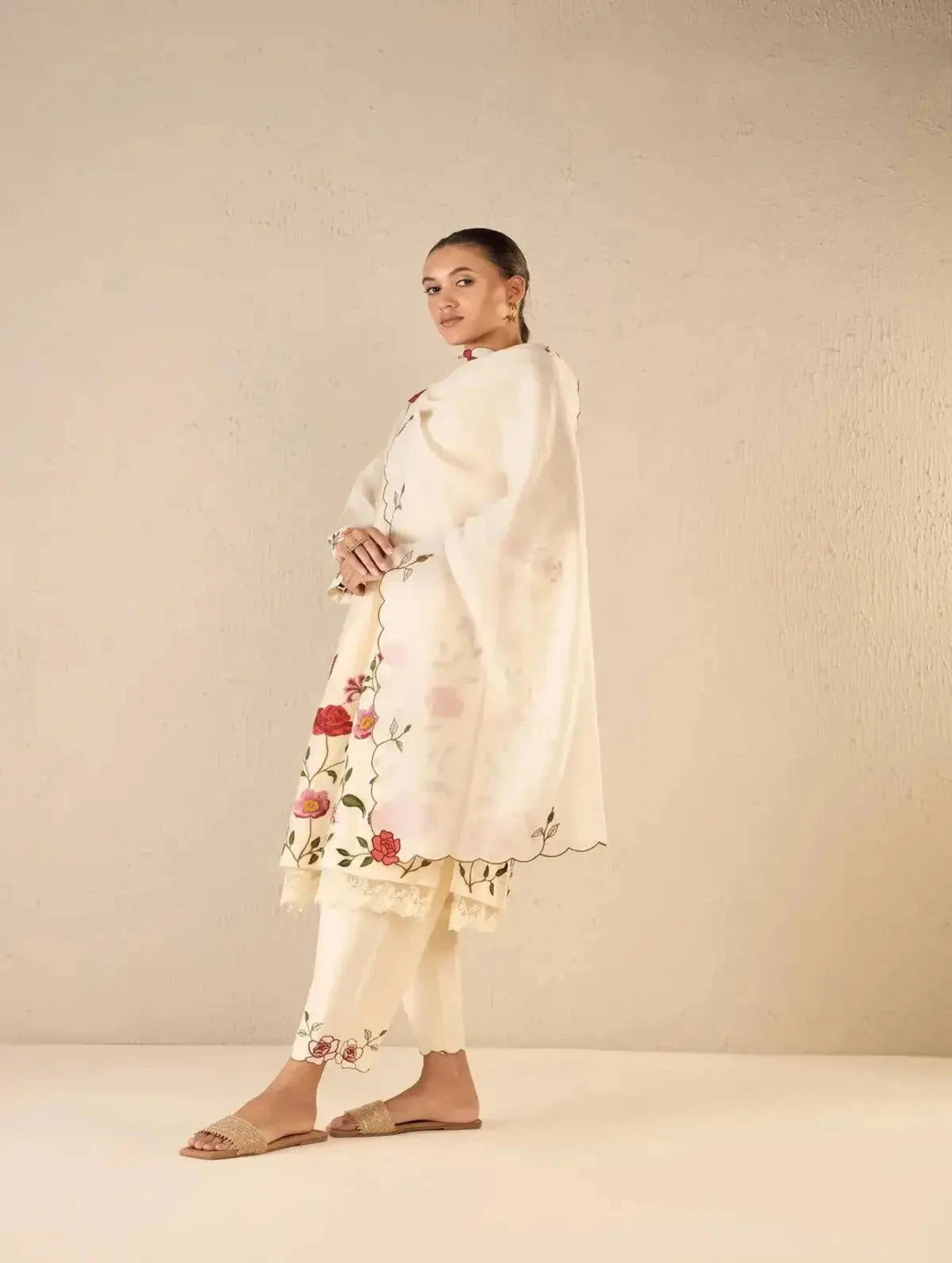 Ivory Floral Gardenia Charm Embriodery Jaal Kurta Set - Pallodstore