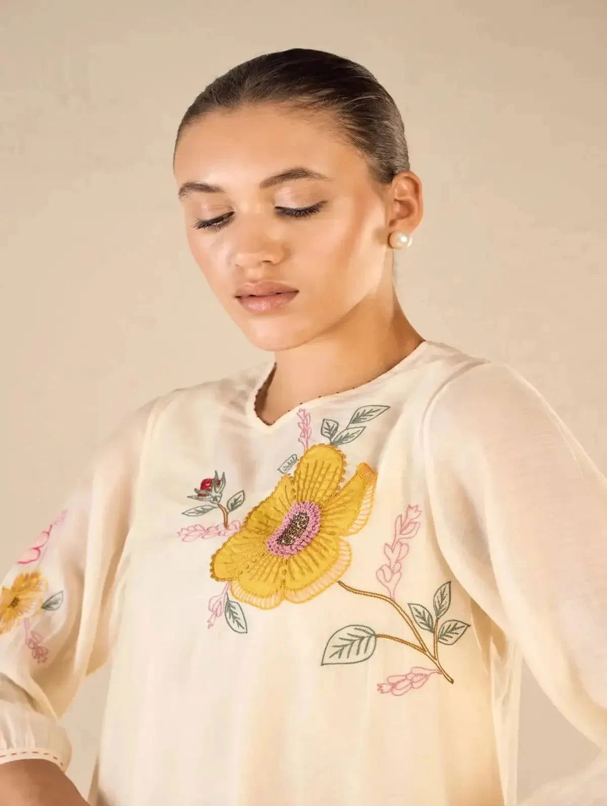 Ivory Floral Petal Patch Applique Kurta Set - Pallodstore