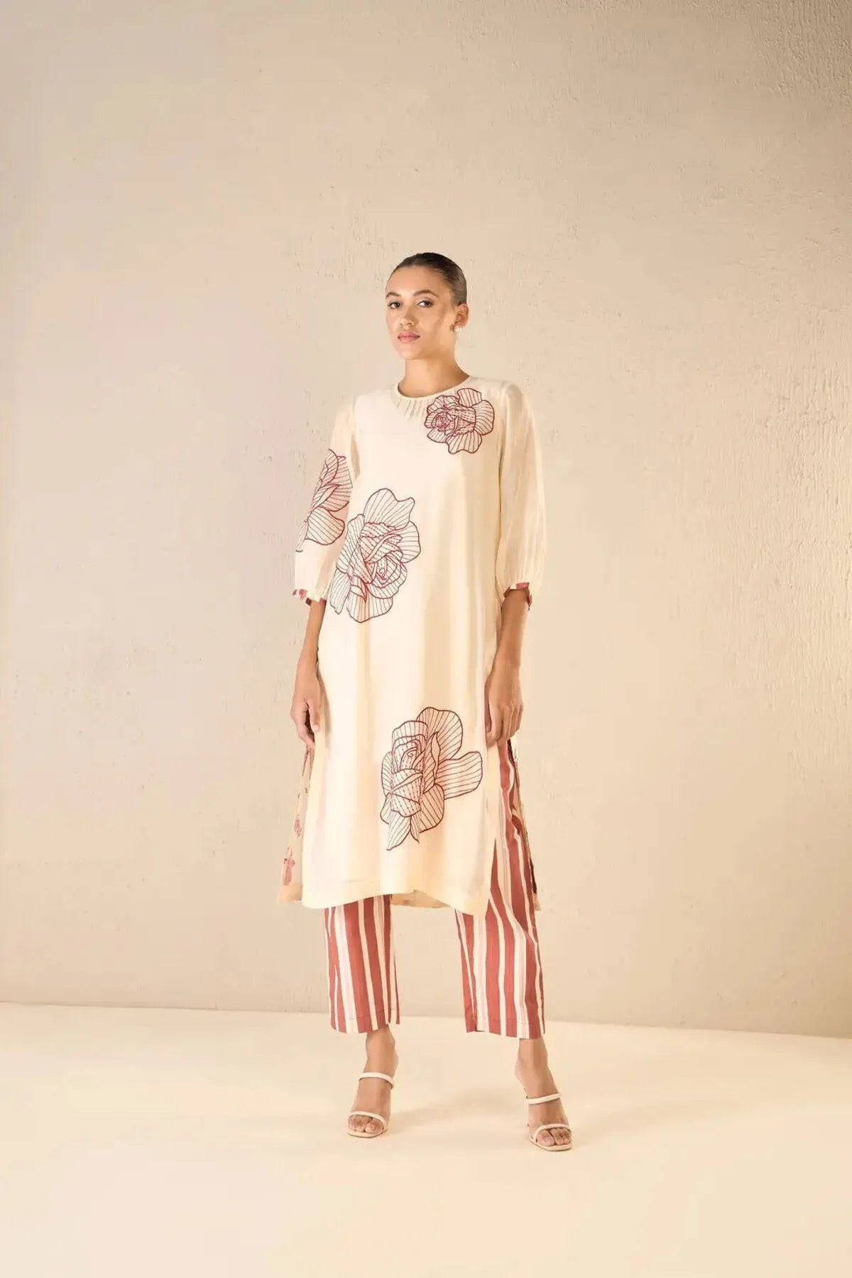 Ivory & Red Three Bold Rose Embroidered Chanderi Kurta Set - Pallodstore