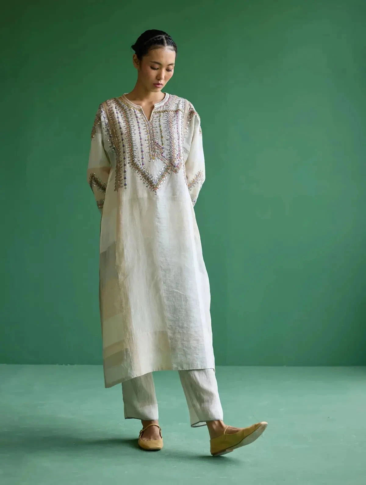Ivory Rida Hand Embroidered Kurta Set - Pallodstore