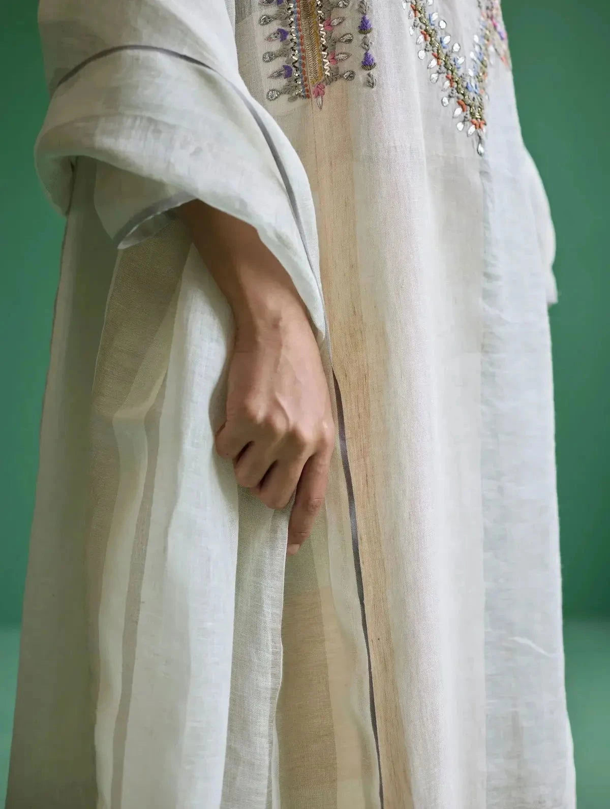 Ivory Rida Hand Embroidered Kurta Set - Pallodstore