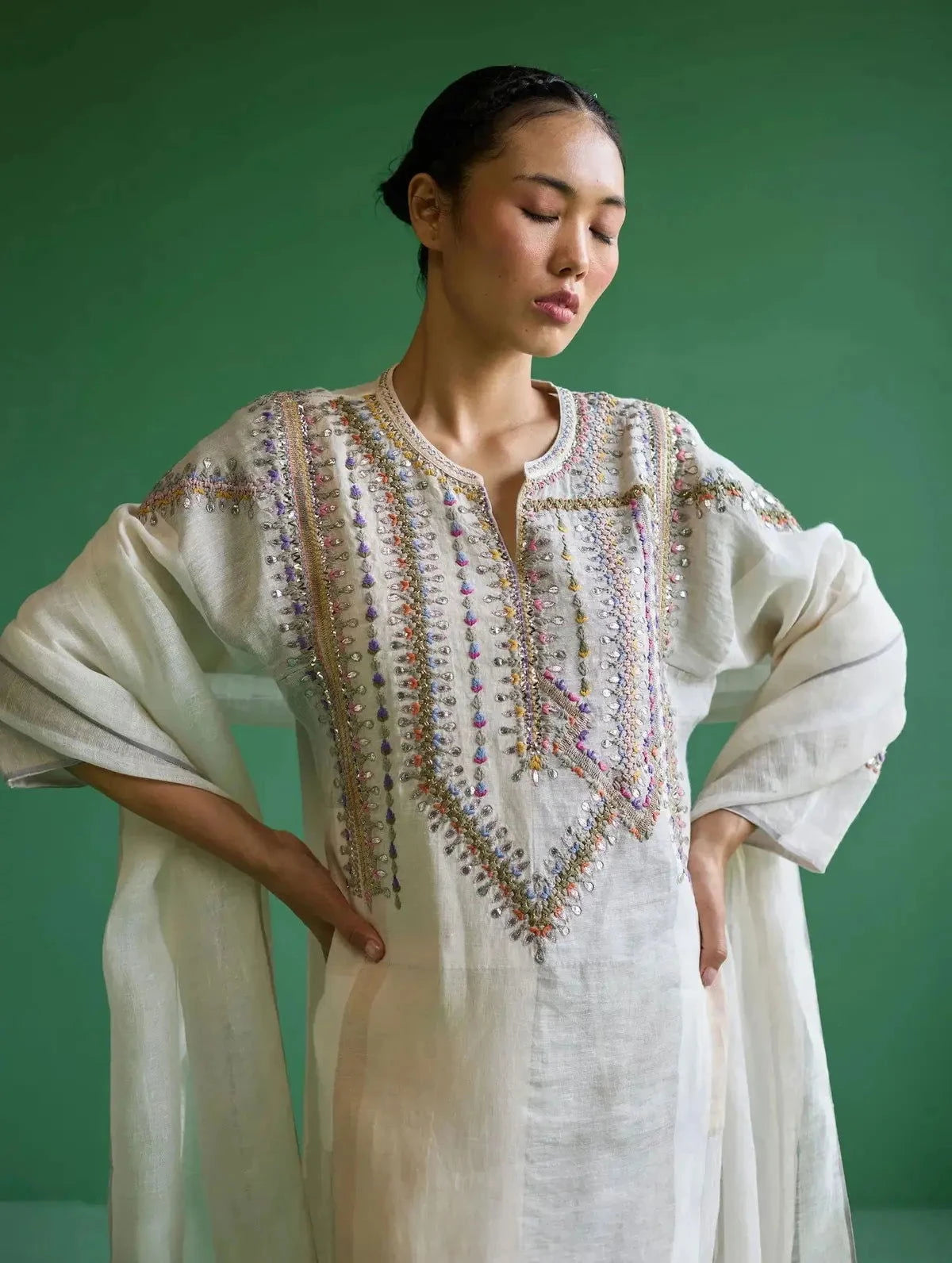 Ivory Rida Hand Embroidered Kurta Set - Pallodstore