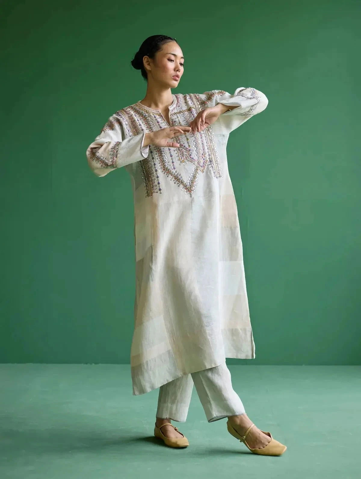 Ivory Rida Hand Embroidered Kurta Set - Pallodstore