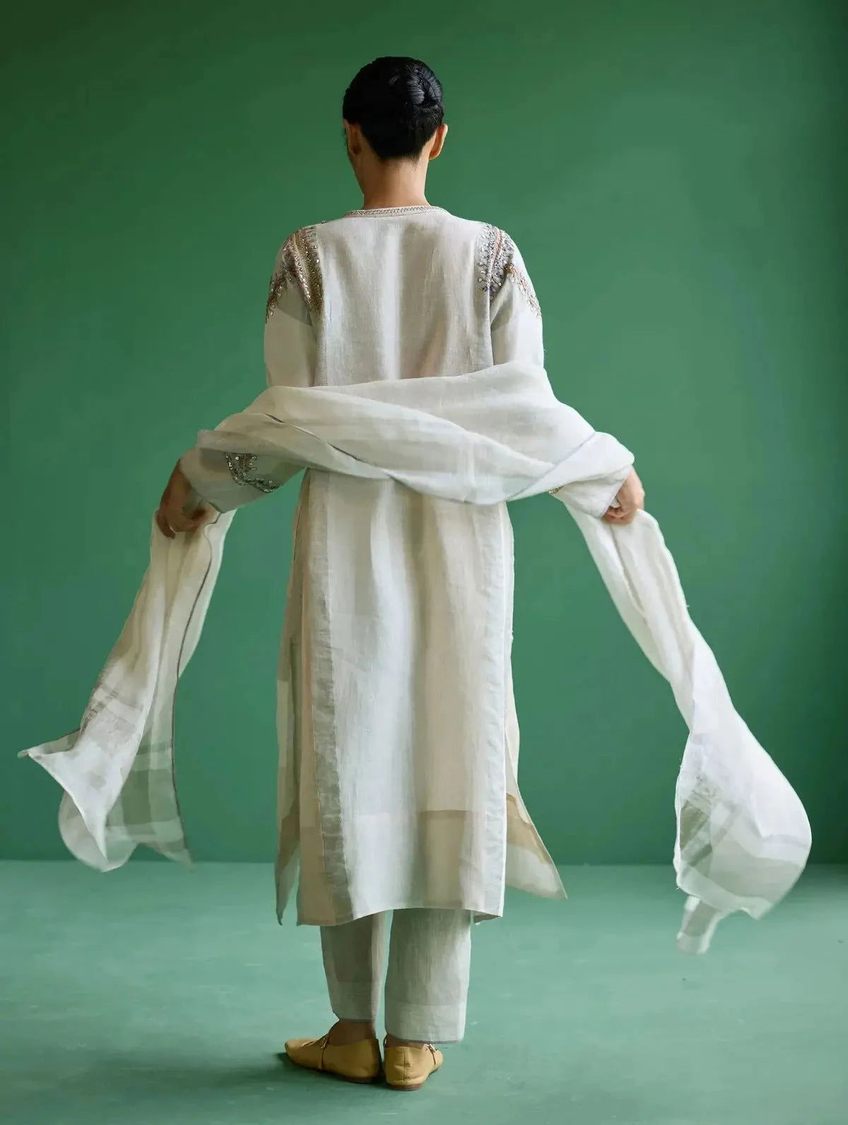 Ivory Rida Hand Embroidered Kurta Set - Pallodstore