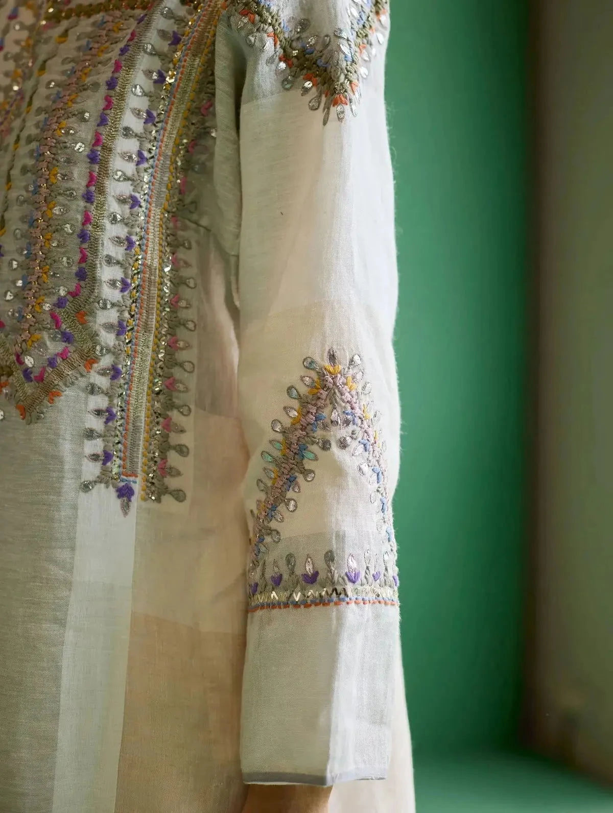 Ivory Rida Hand Embroidered Kurta Set - Pallodstore