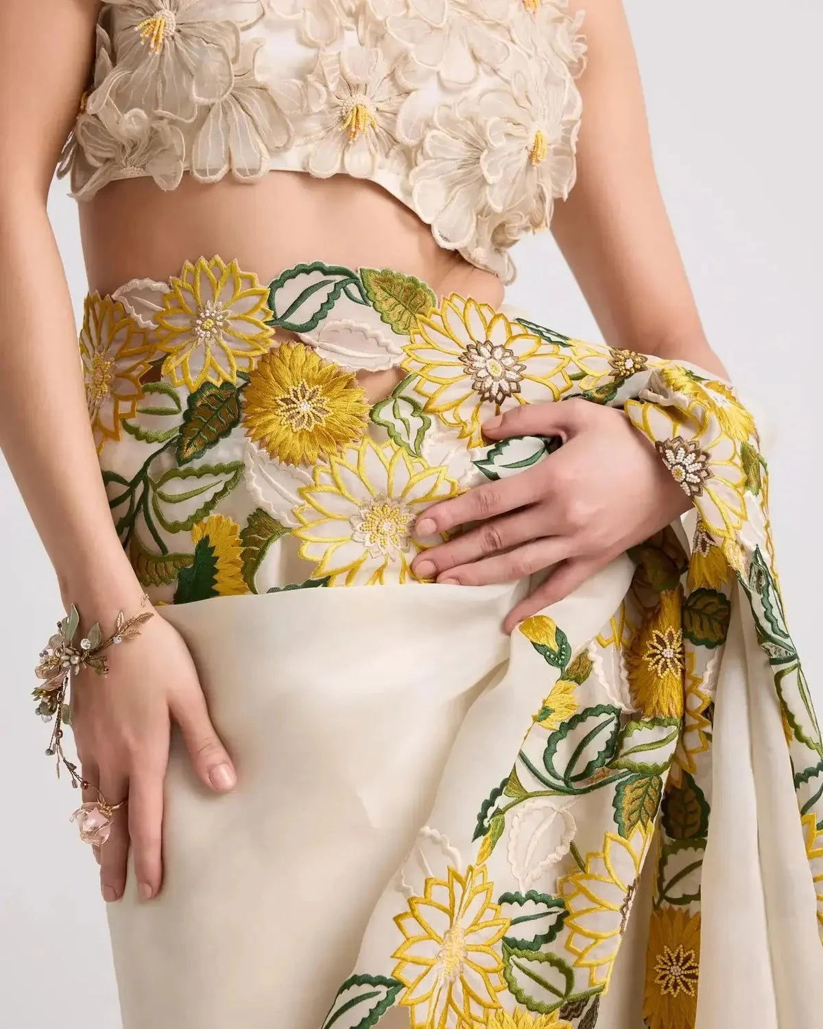 Ivory Sunflower Saree - Pallodstore