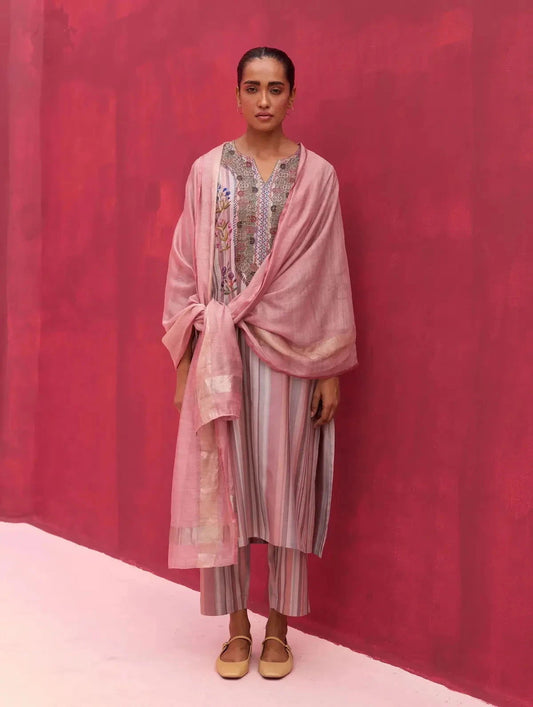 Lavender Saana Hand Embroidered Silk Kurta Set - Pallodstore