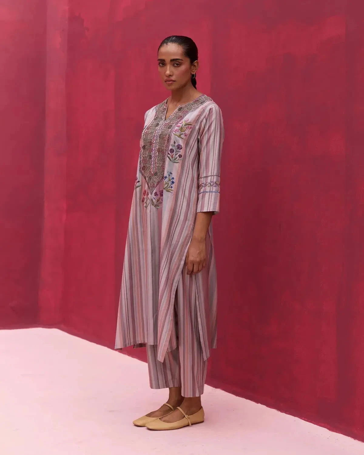 Lavender Saana Hand Embroidered Silk Kurta Set - Pallodstore