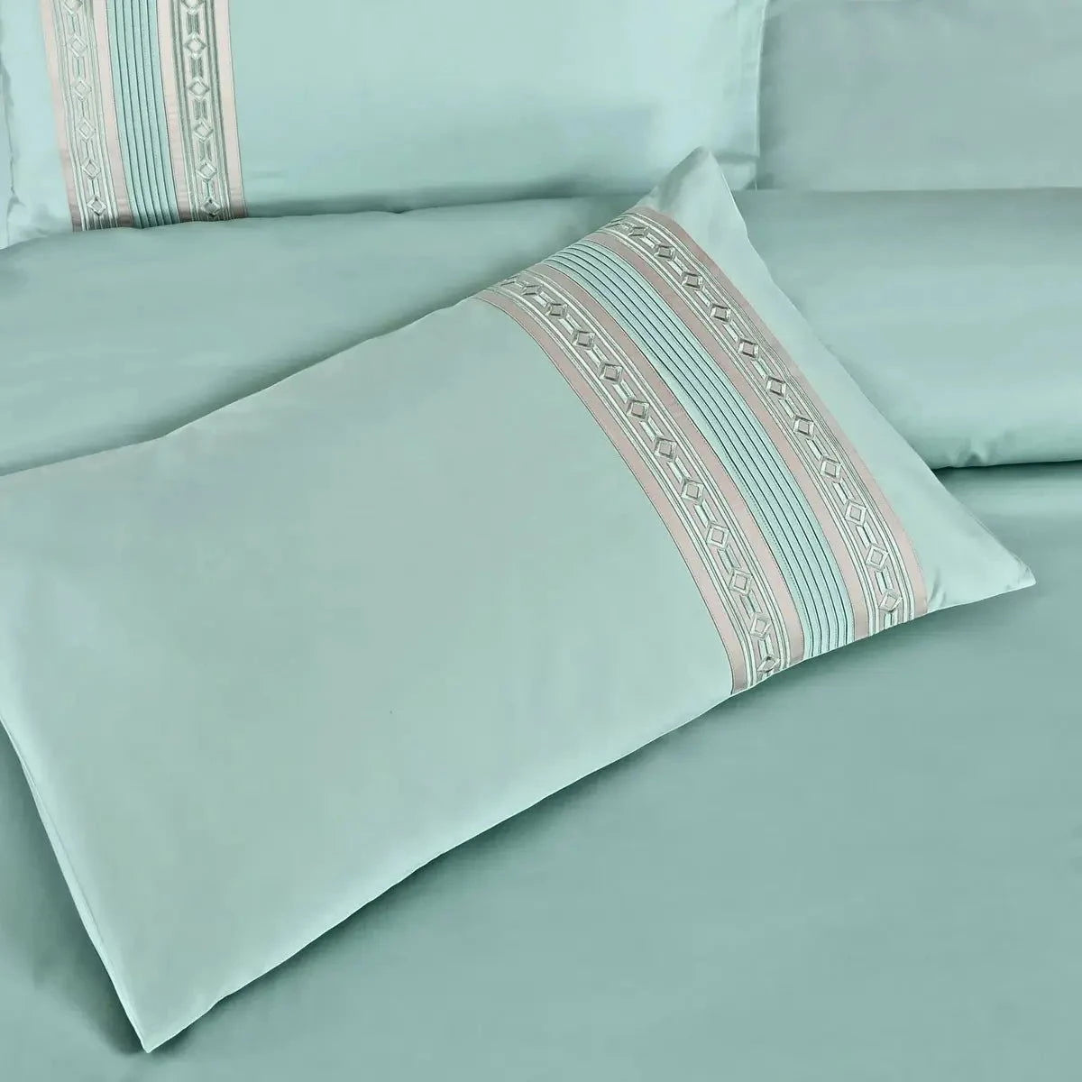 Luxe Premium Mint Green Color Embroidered Bedding Set - Pallodstore
