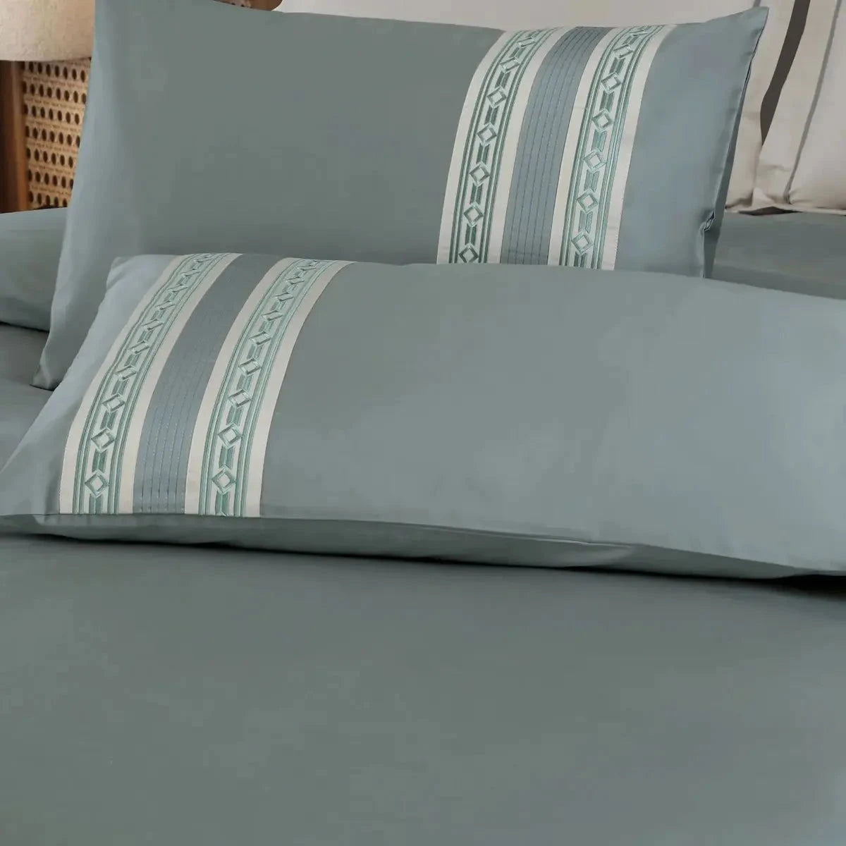Luxe Premium Olive Green Color Embroidered Bedding Set - Pallodstore