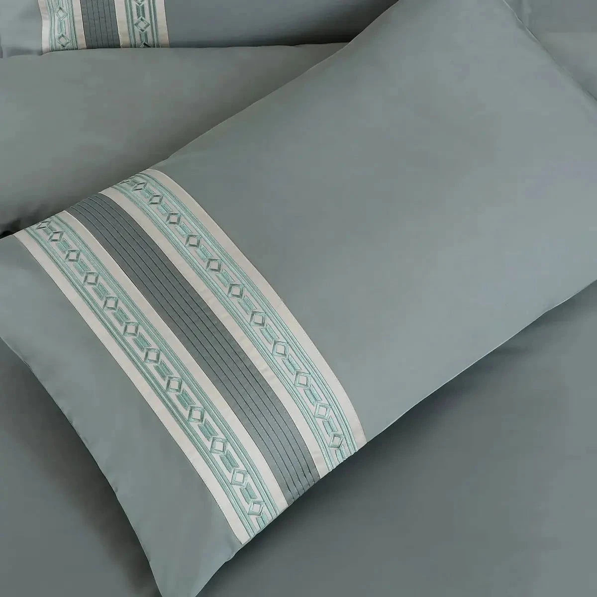 Luxe Premium Olive Green Color Embroidered Bedding Set - Pallodstore
