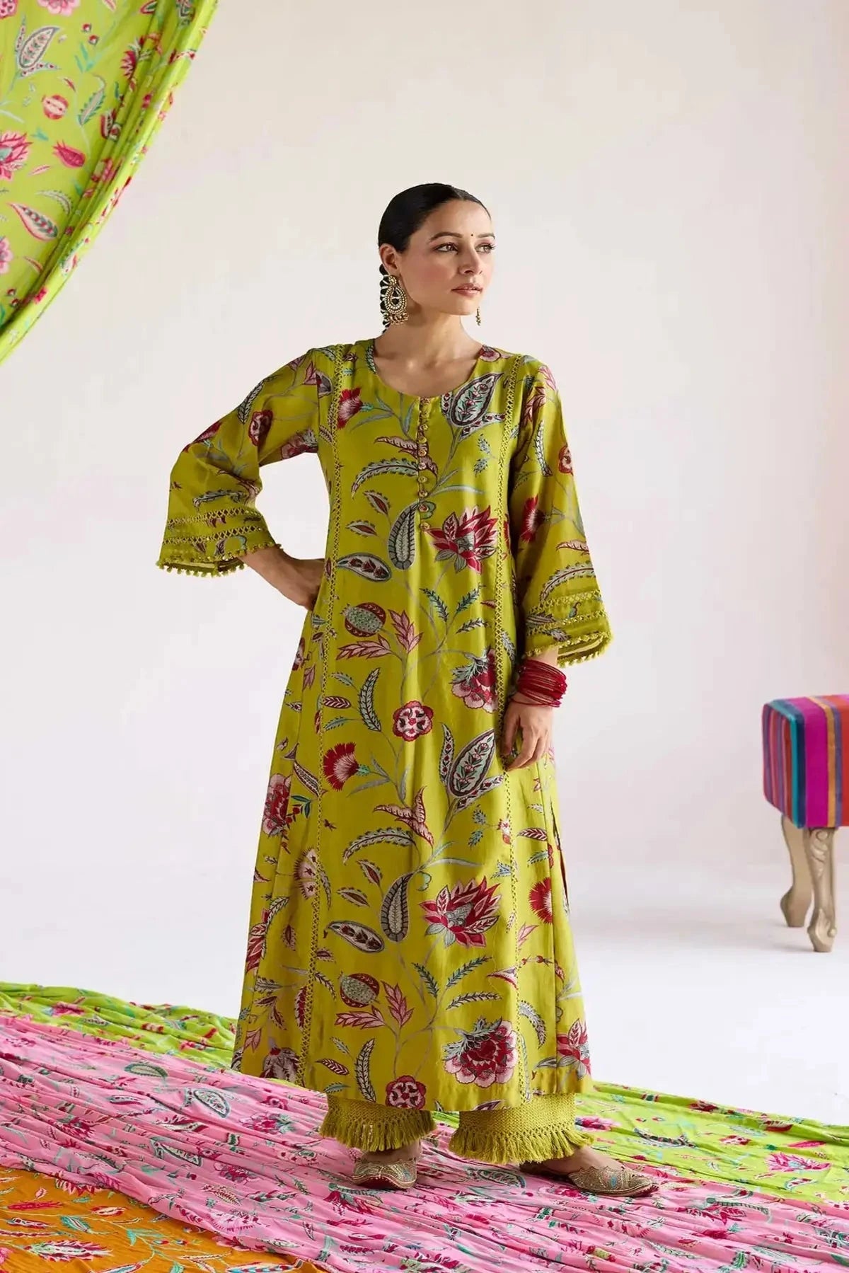 Mustard chanderi loose fit kurta with pants and dupatta - Pallodstore