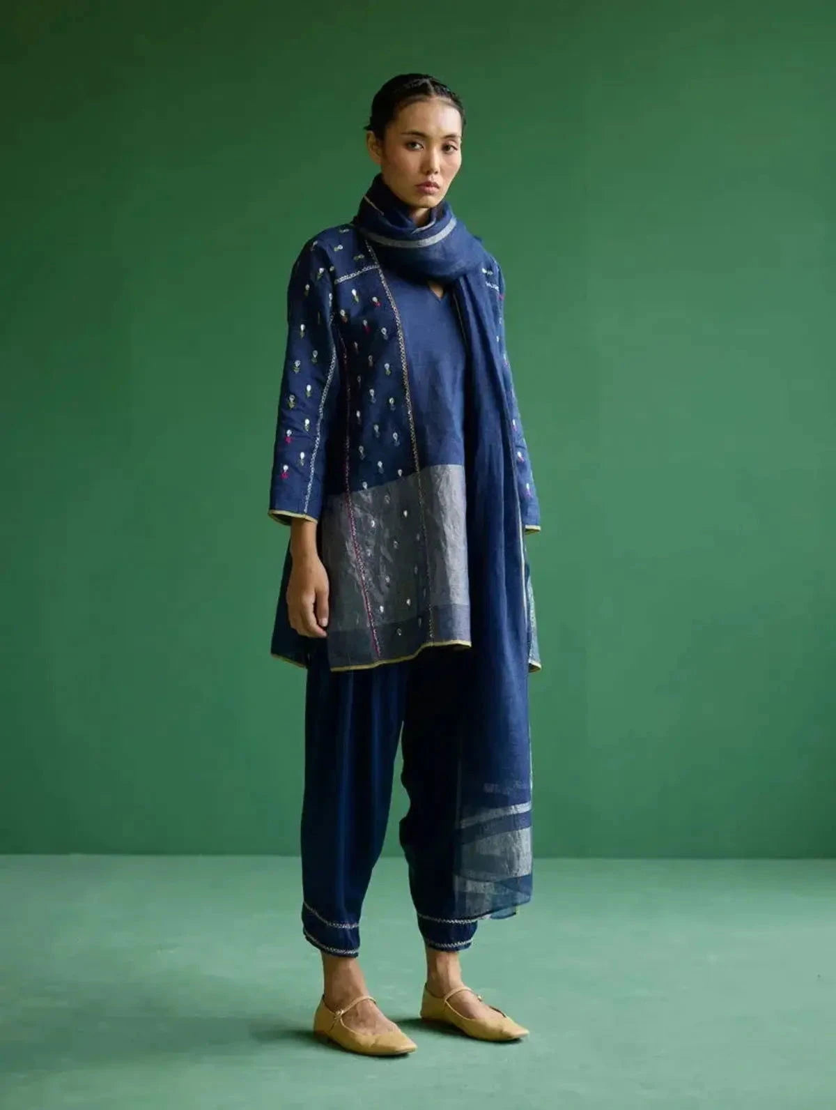 Navy Ennya Hand-Embroidered Kurta Set - Pallodstore