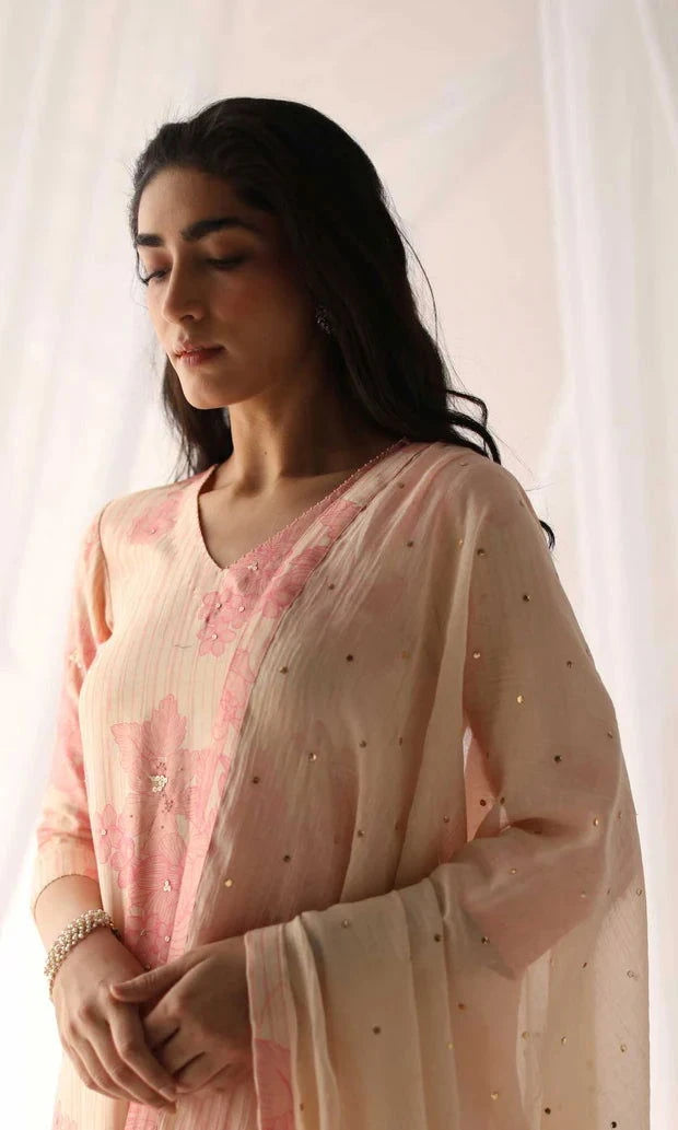 Peach chanderi hand embroidered kurta with pants and mukaish mulmul dupatta - Pallodstore