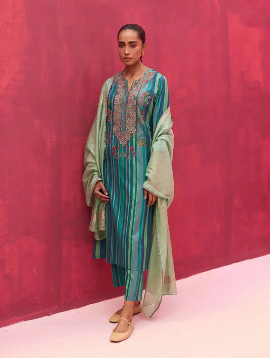 Peacock Saana Hand Embroidered Silk Kurta Set - Pallodstore