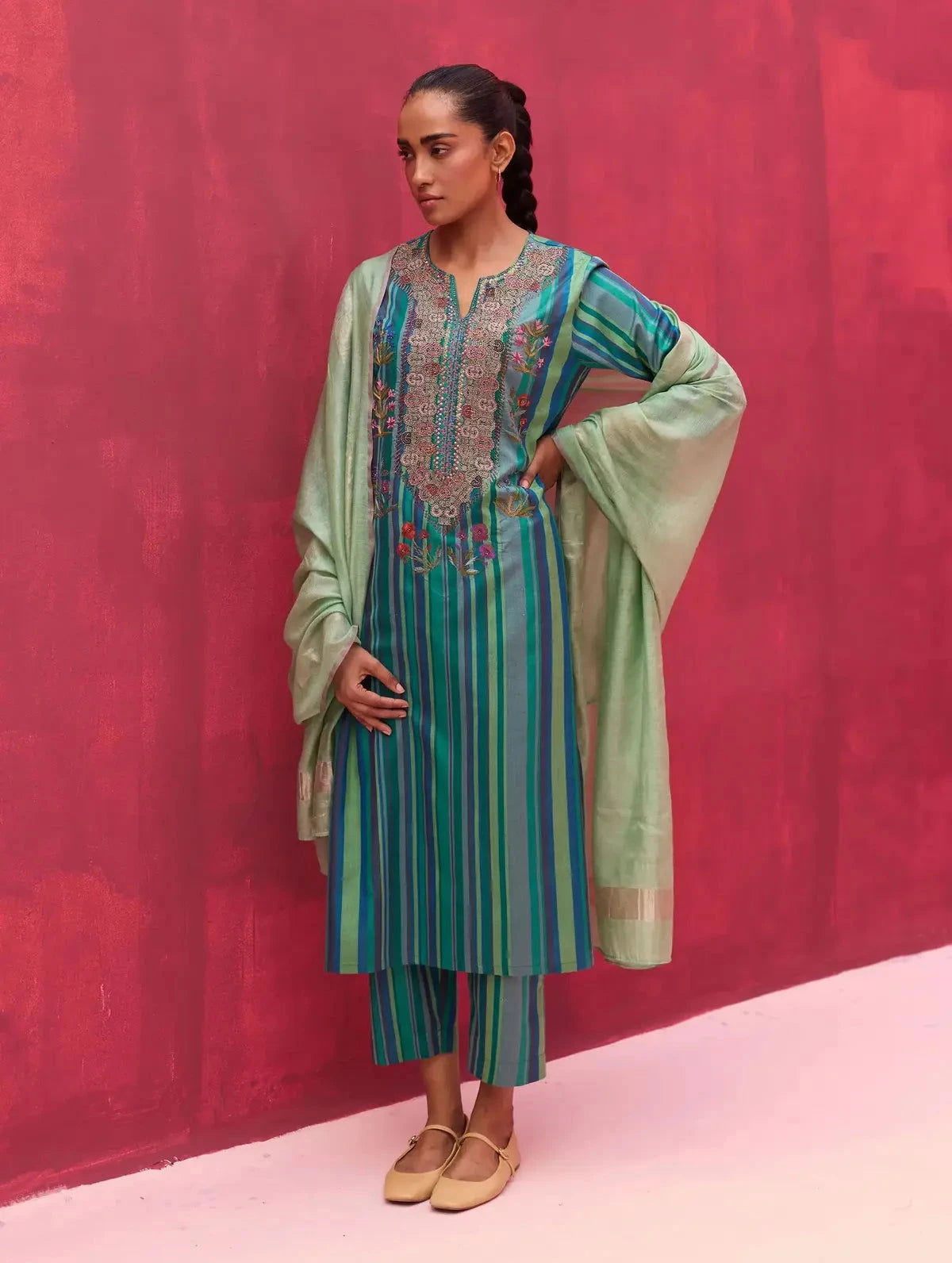 Peacock Saana Hand Embroidered Silk Kurta Set - Pallodstore