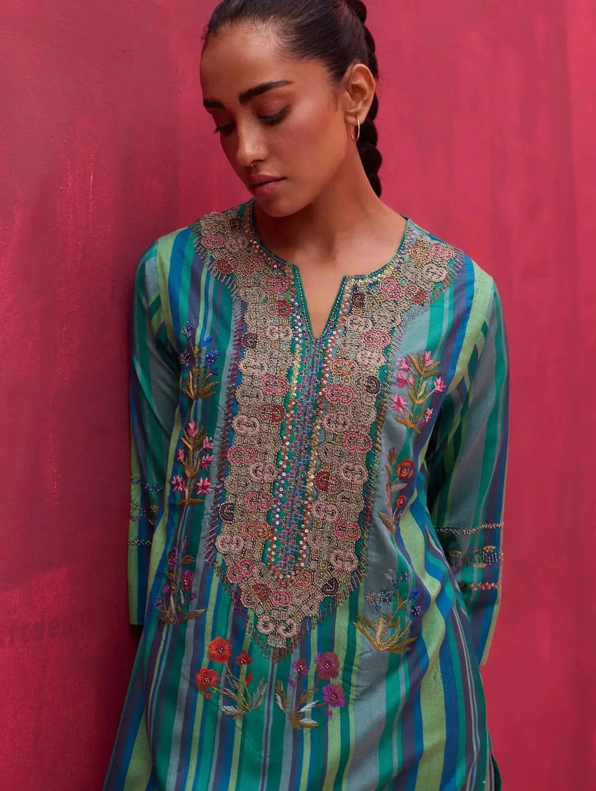 Peacock Saana Hand Embroidered Silk Kurta Set - Pallodstore