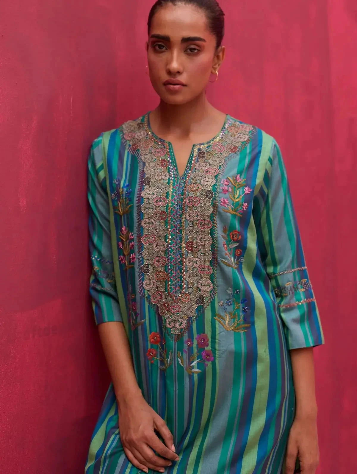 Peacock Saana Hand Embroidered Silk Kurta Set - Pallodstore